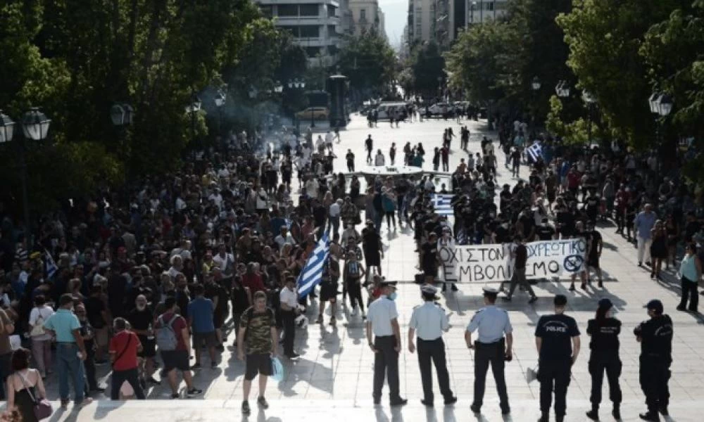 Νέα διαδήλωση στο Σύνταγμα κατά του υποχρεωτικού εμβολιασμού - Εικόνες